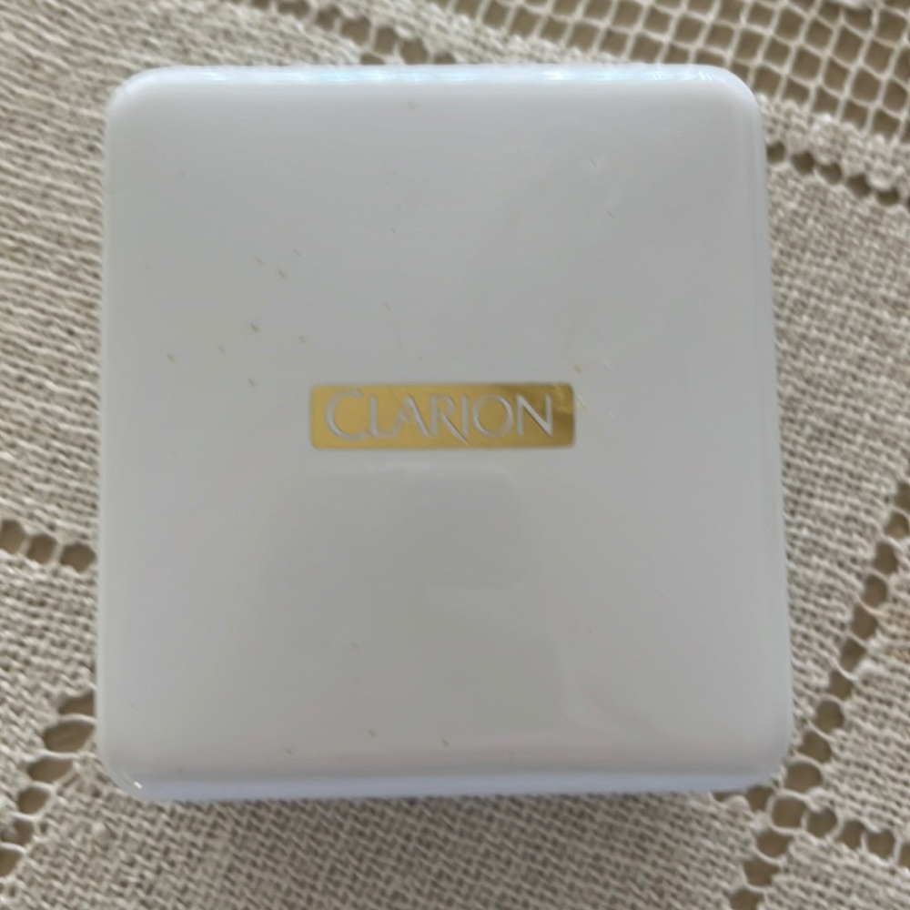 Clarion loose face powder. New